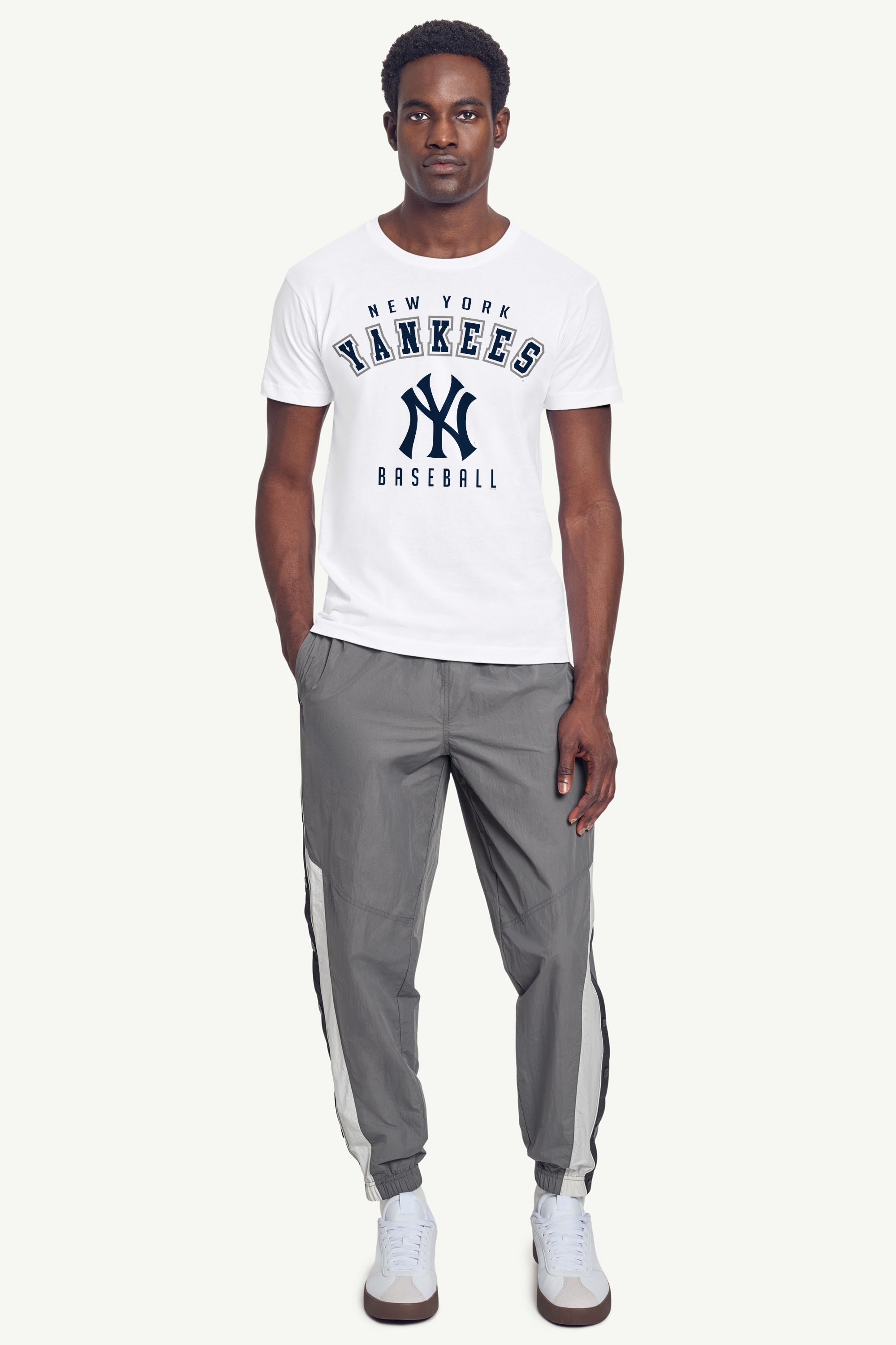 MENS NEW YORK YANKEES GRAPHIC T SHIRT View 3 MENS NEW YORK YANKEES GRAPHIC T SHIRT View 3