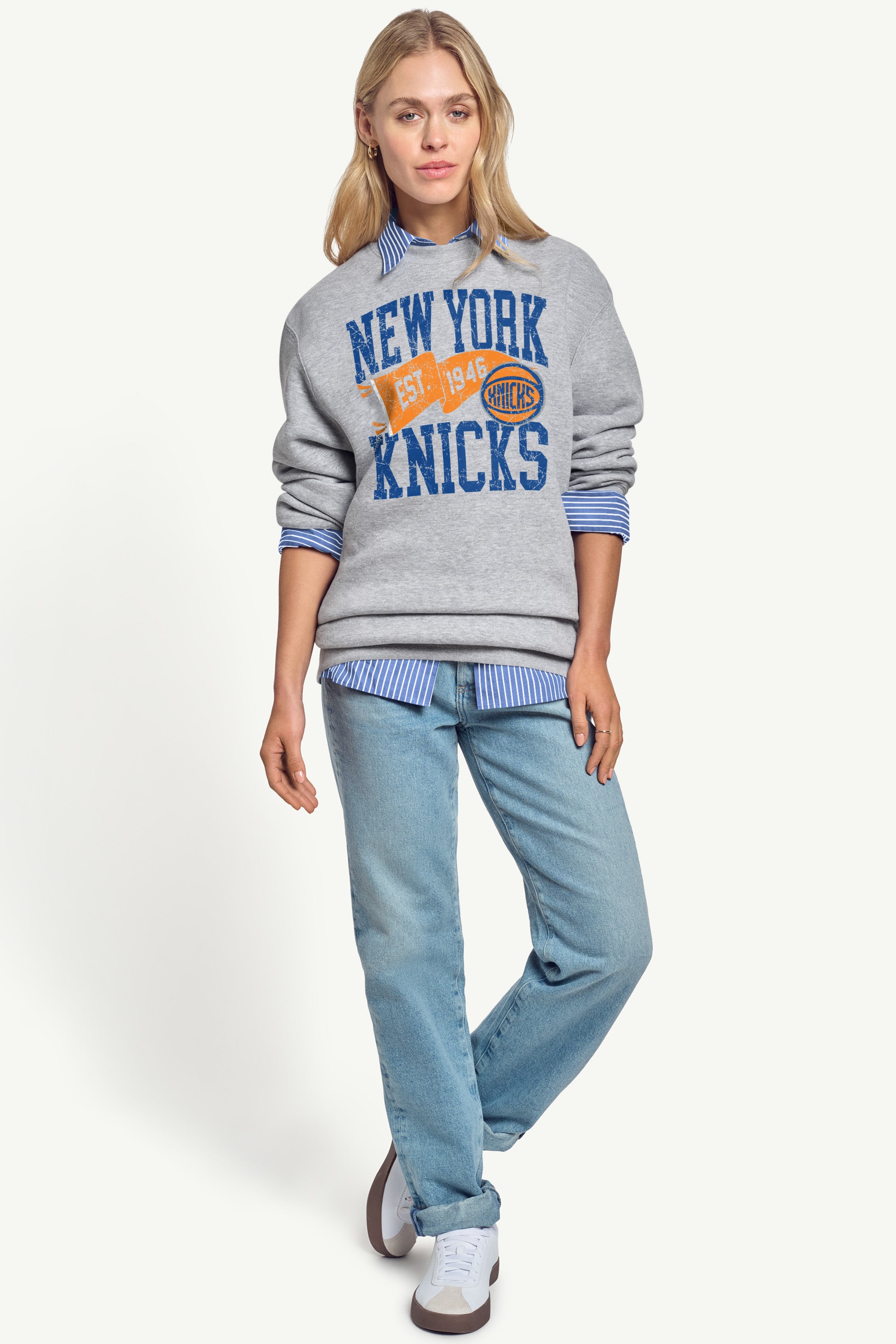 WOMENS NEW YORK KNICKS PENNANT SWEATSHIRT View 4 WOMENS NEW YORK KNICKS PENNANT SWEATSHIRT View 4