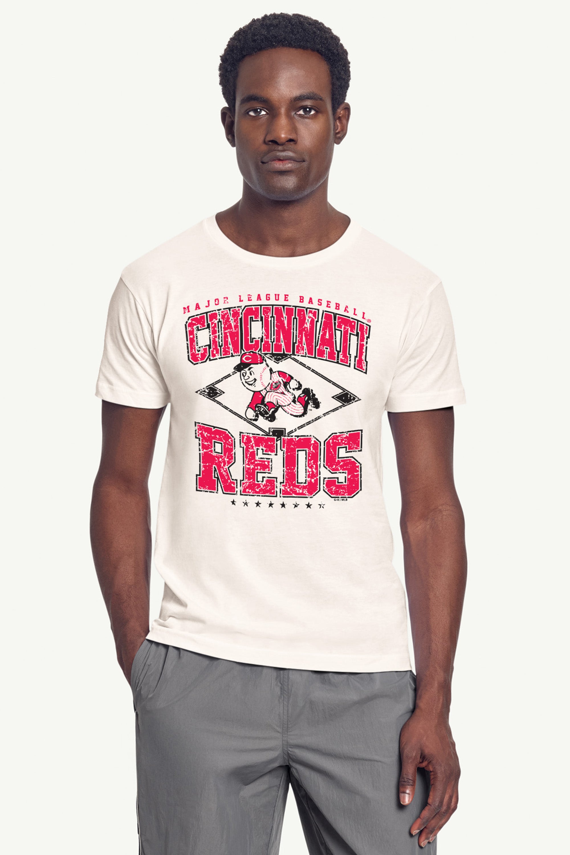 MENS CINCINNATI REDS DISTRESSED COOPERSTOWN DIAMOND SHORT SLEEVE T SHIRT View 3