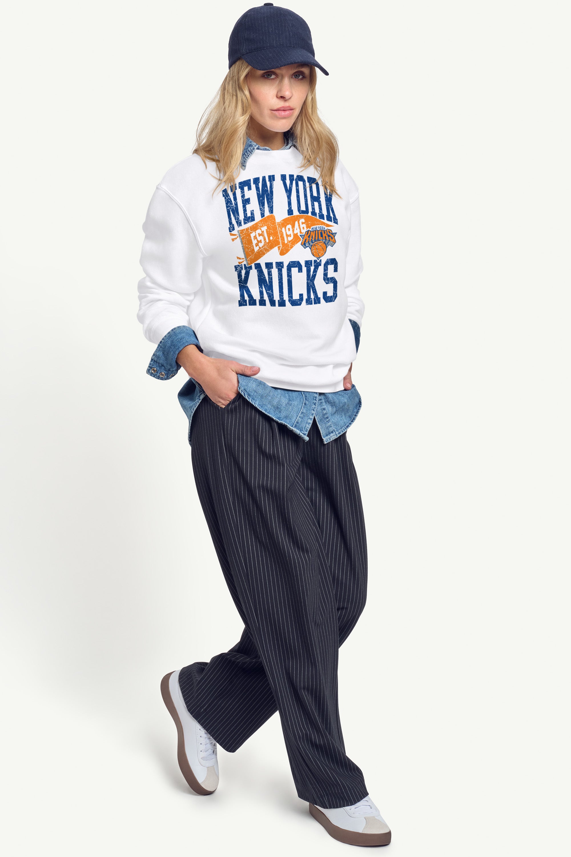 STARTER NEW YORK KNICKS PENNANT SWEATSHIRT View 4